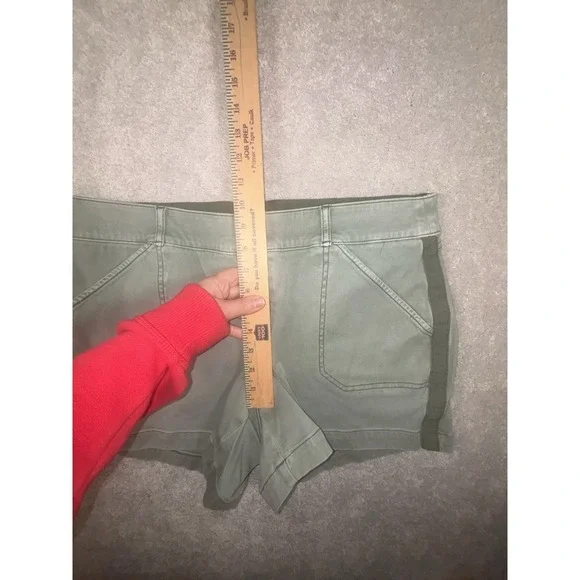Spanx 5" Stretch Twill Shorts olive Size XL 20318 - Picture 7 of 9